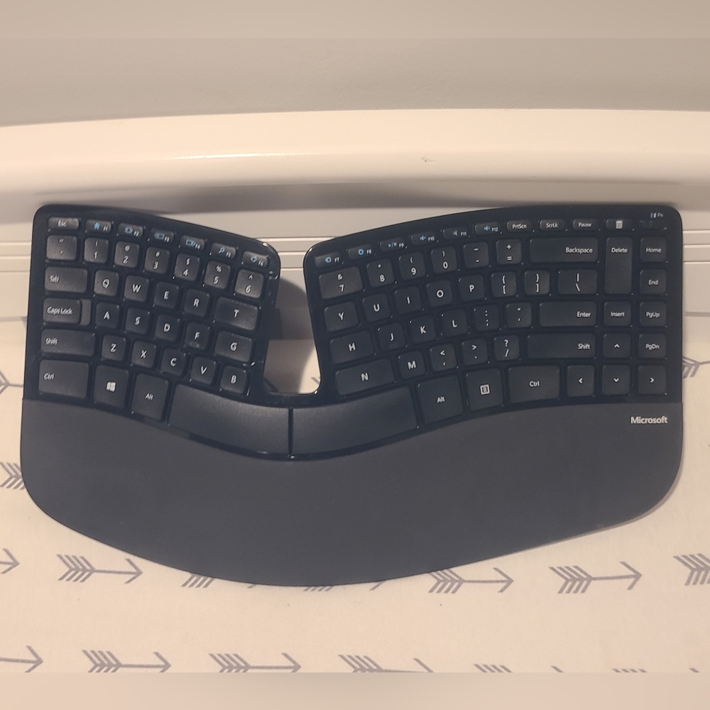 Microsoft Sculpt Ergonomic Wireless Desktop Keyboard Bluetooth Black WORKING EUC - Picture 3 of 6